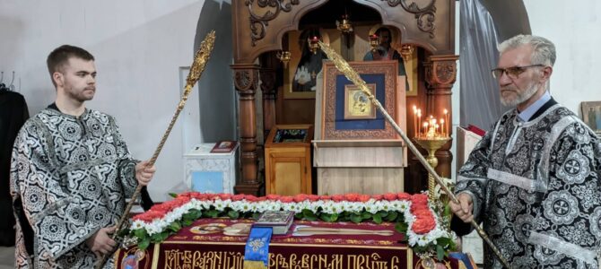 Утреня с чином погребения святой Плащаницы Господа нашего Иисуса Христа в в Покровском кафедральном соборе г. Урюпинска.