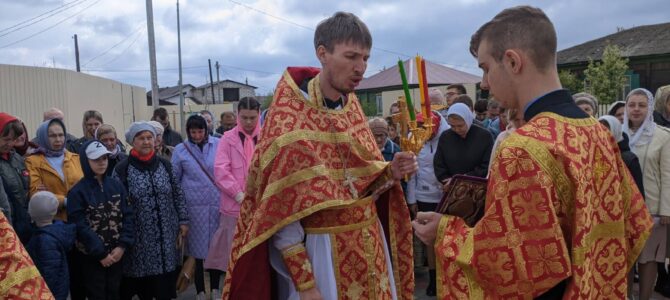 Во 2-ю неделю по Пасхе, (Антипасха), апостола Фомы, в Покровском кафедральном соборе г. Урюпинска была совершена Божественная литургия.