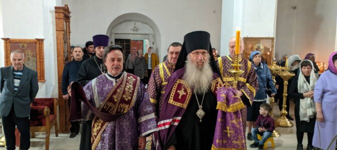 Великий четверг. Вечерня в соединении с Божественной литургией святителя Василия Великого в Покровском кафедральном соборе г. Урюпинска