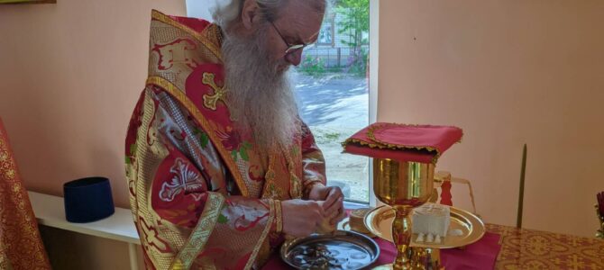 Епископ Елисей совершил первую Божественную литургию в духовно-социальном центре имени святителя Иоанна Милостивого