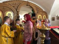 В храме прпп. Исихия Иерусалимского и Паисия Афоноского при воскресной школе «Урюпинская Похвало» была совершена праздничная Божественная литургия.