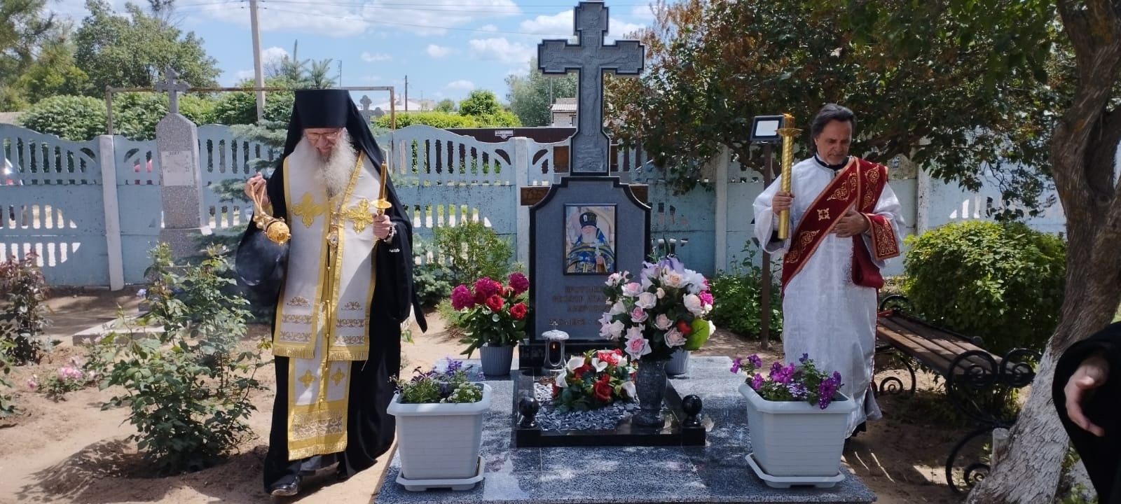 Божественная литургия и панихида о всех от века усопших православных христианах в храме Богоявления Господня в г. Фролово