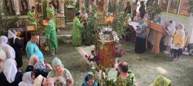 Божественная литургия в храме Святого Духа Утешителя в г. Жирновске