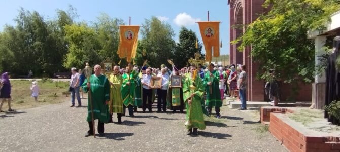 Божественная литургия в Свято-Троицком Каменно-Бродском Белогорском мужском монастыре.