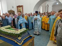 Радуйся, Обрадованая, во успении Твоем нас не оставляющая.