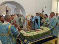 Епископ Елисей совершил Чин погребения плащаницы Пресвятой Богородицы.
