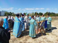 Божественная литургия в строящемся храме Благовещение Пресвятой Богородицы и иконы Божией Матери Всецарицы в г. Жирновске (район Фока)