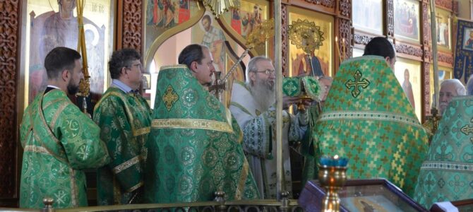 Божественная литургия в храме Богоявления Господня в г. Фролово. Божественная литургия в храме Богоявления Господня в г. Фролово.