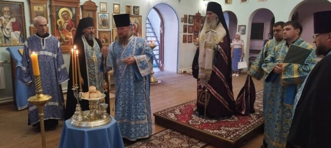 Всенощное бдение в Свято-Троицком Каменно-Бродском Белогорском мужском монастыре с. Каменный брод, Ольховского района. Всенощное бдение в Свято-Троицком Каменно-Бродском Белогорском мужском монастыре с. Каменный брод, Ольховского района.
