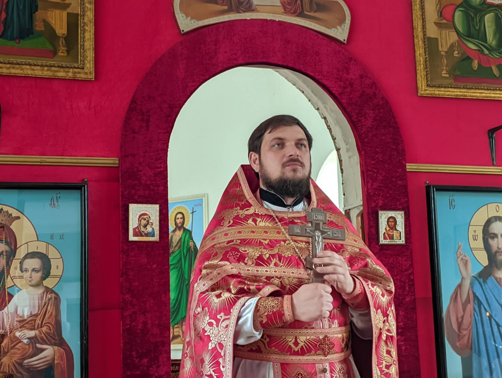 В храме Воскресения Христова на городском кладбище г. Урюпинска была совершена Божественная литургия.