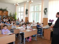 Иерей Аркадий Власов посетил среднюю школу №1 г.Фролово
