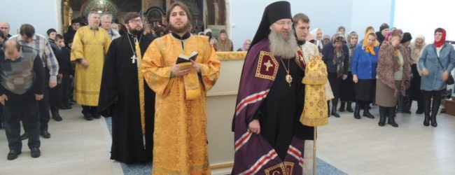 Божественная литургия в главном приделе в Покровском кафедральном соборе г. Урюпинска.