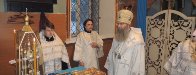Вечернее богослужение с чтением акафиста Сретения Господня в Покровском кафедральном соборе г. Урюпинска.