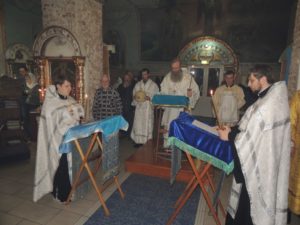 Вечернее богослужение с чтением акафиста Сретения Господня в Покровском кафедральном соборе г. Урюпинска