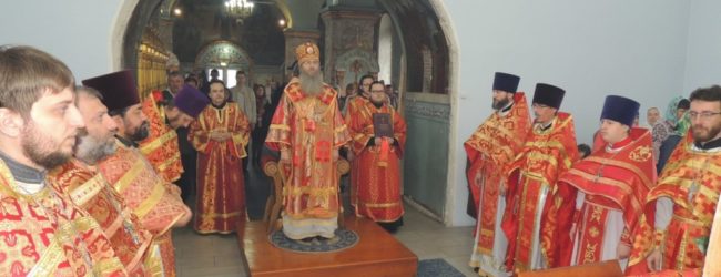 Чин освящения святых антиминсов и Божественную литургию в Покровском кафедральном соборе г. Урюпинска.