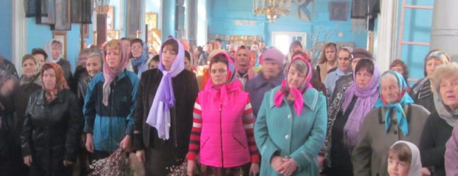 Всенощное бдение и Божественная литургия в храме Сошествия Святого Духа.