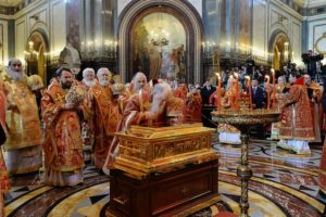 Епископ Урюпинский и Новоаннинский Елисей принял участие в Божественной литургии в Храме Христа Спасителя города Москвы