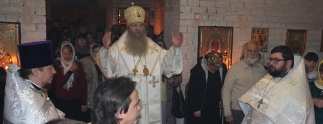 Ночная Рождественская Божественная литургия.