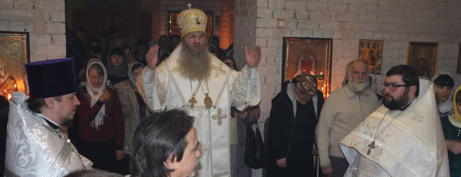 Ночная Рождественская Божественная литургия.