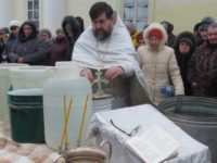 Праздничное богослужение в Еланском храме Сошествия Святого Духаю.