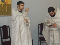 Божественная литургия и Великая вечерня с чтением паримий в Покровском кафедральном соборе.