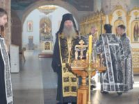 Епископ Елисей совершил заупокойную литию по погибшим прихожанам в Георгиевском соборе Кизляра.