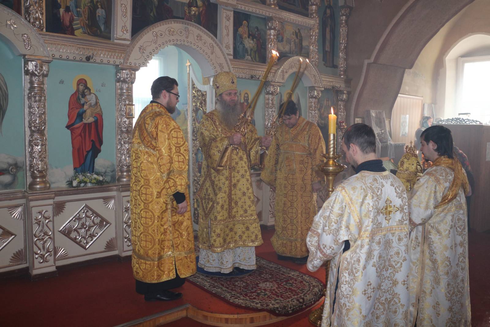 Божественная Литургия в храме Трёх Святителей села Ольховка.