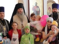 Благодарственный молебен Господу Богу в Доме милосердия «Виктория» при храм е прп. Исаака Сирина.