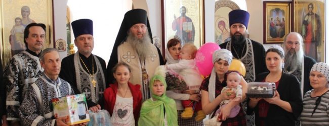 Благодарственный молебен Господу Богу в Доме милосердия «Виктория» при храм е прп. Исаака Сирина.
