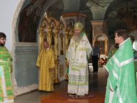 Служение епископа Елисея в день памяти Прпп. Антония и Феодосия Печерских.