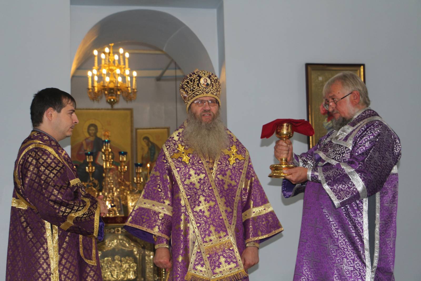 В Попразднство Воздви́жения Честно́го и Животворящего Креста Господня.