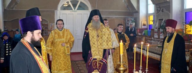 В канун Собора вселенских учителей и святителей Василия Великого, Григория Богослова и Иоанна Златоустого.