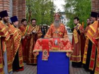 Пасхальная Великая вечерня в г. Урюпинске, возле арки.