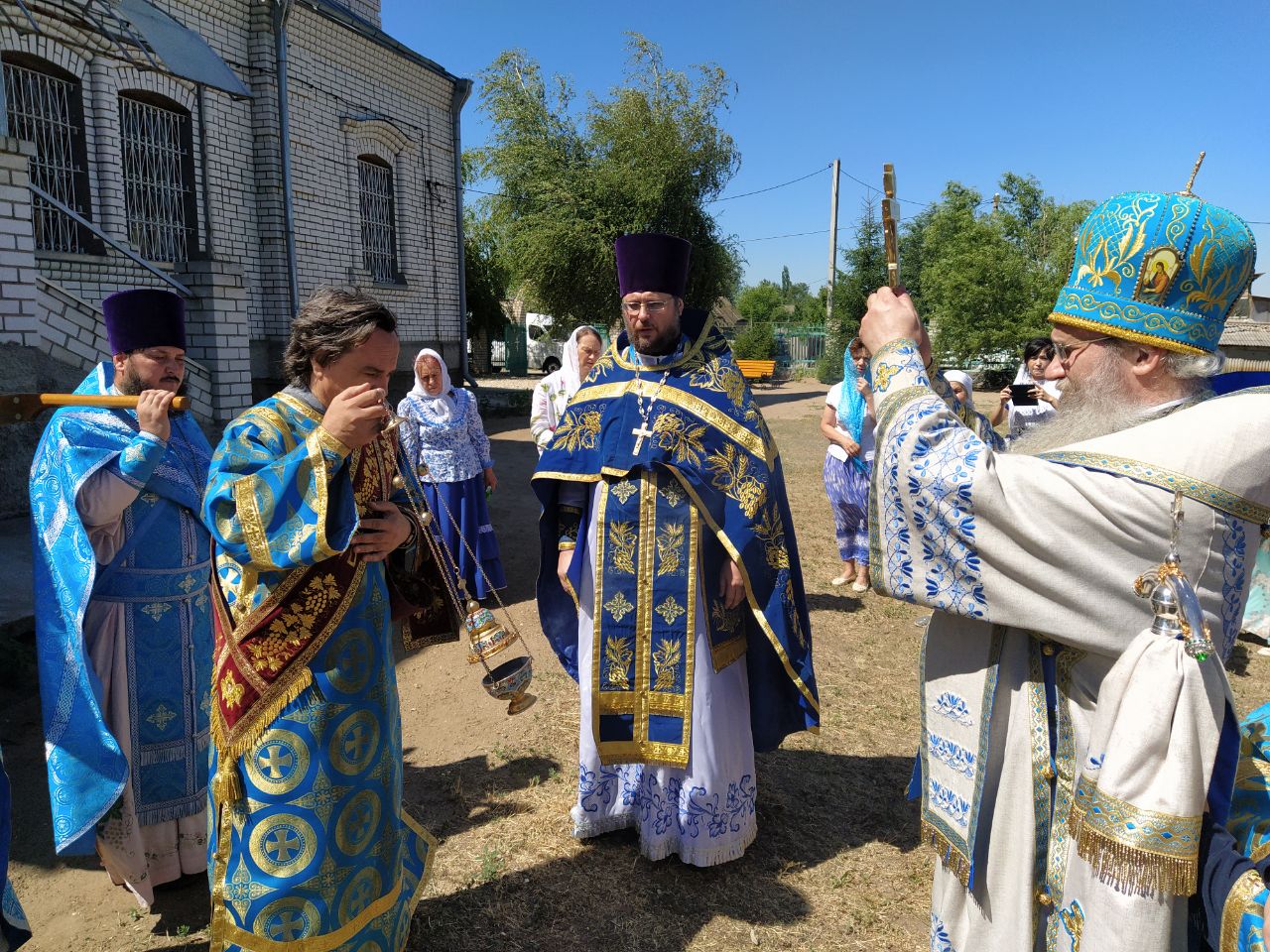 В день иконы Божией Матери «Троеручица»