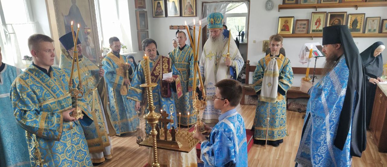 В день Тихвинской иконы Божией Матери