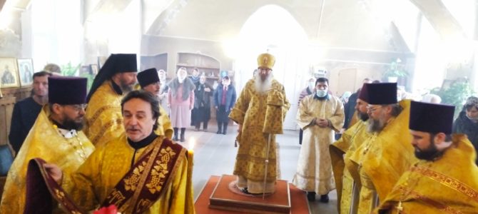 В празднование Собора трёх святителей