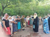 Молебное пение на месте Явления Урюпинской иконы Божией Матери