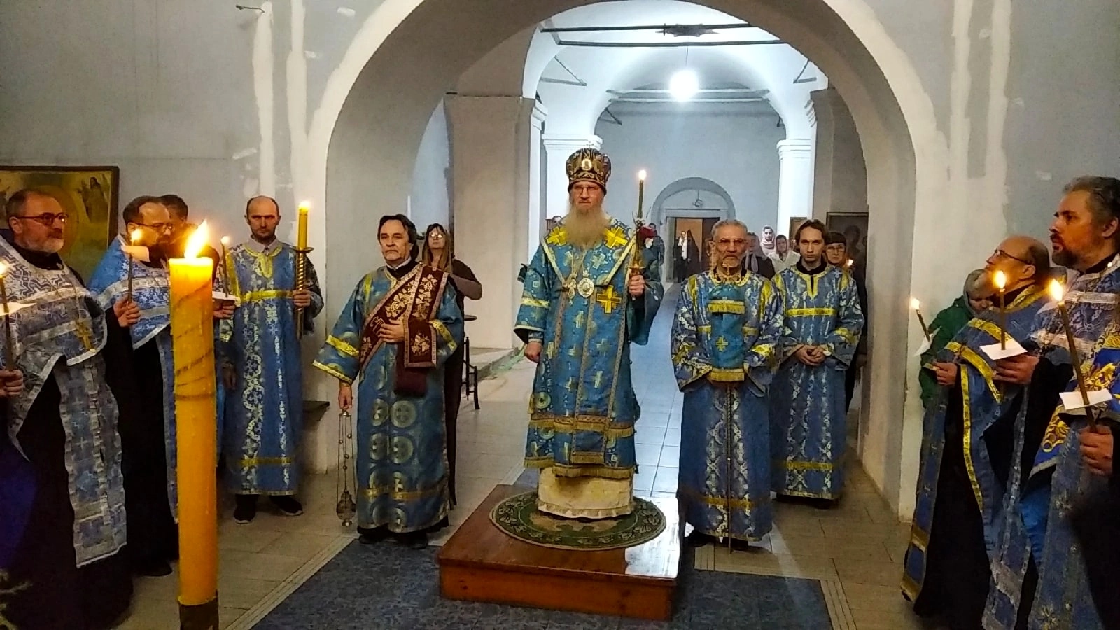 Всенощное бдение с чтением акафиста Урюпинской иконе Божией Матери в Покровском кафедральном соборе г. Урюпинска.