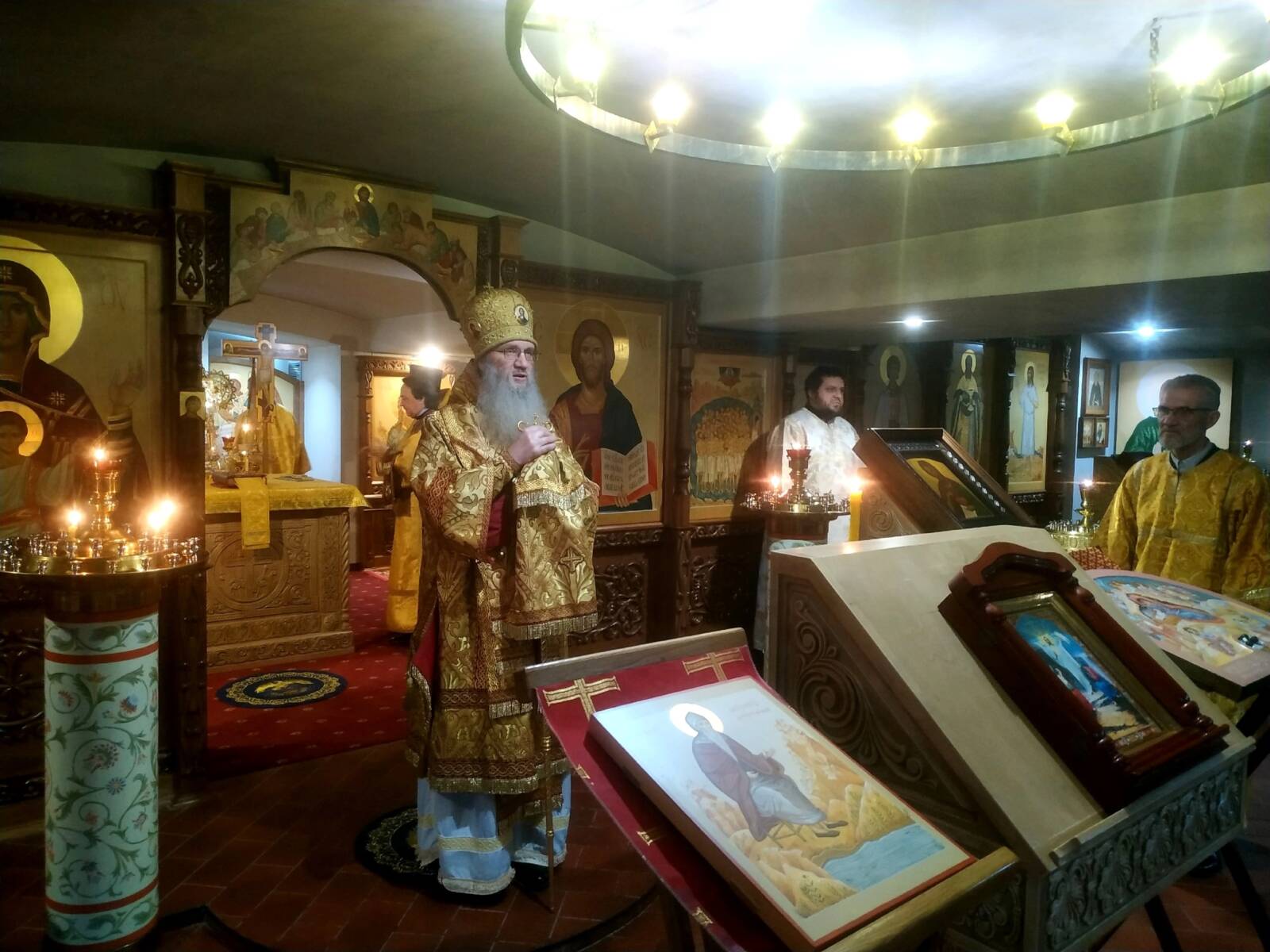 Божественная литургия в храме святителя Феофана Затворника Вышенского г. Новоаннинский.