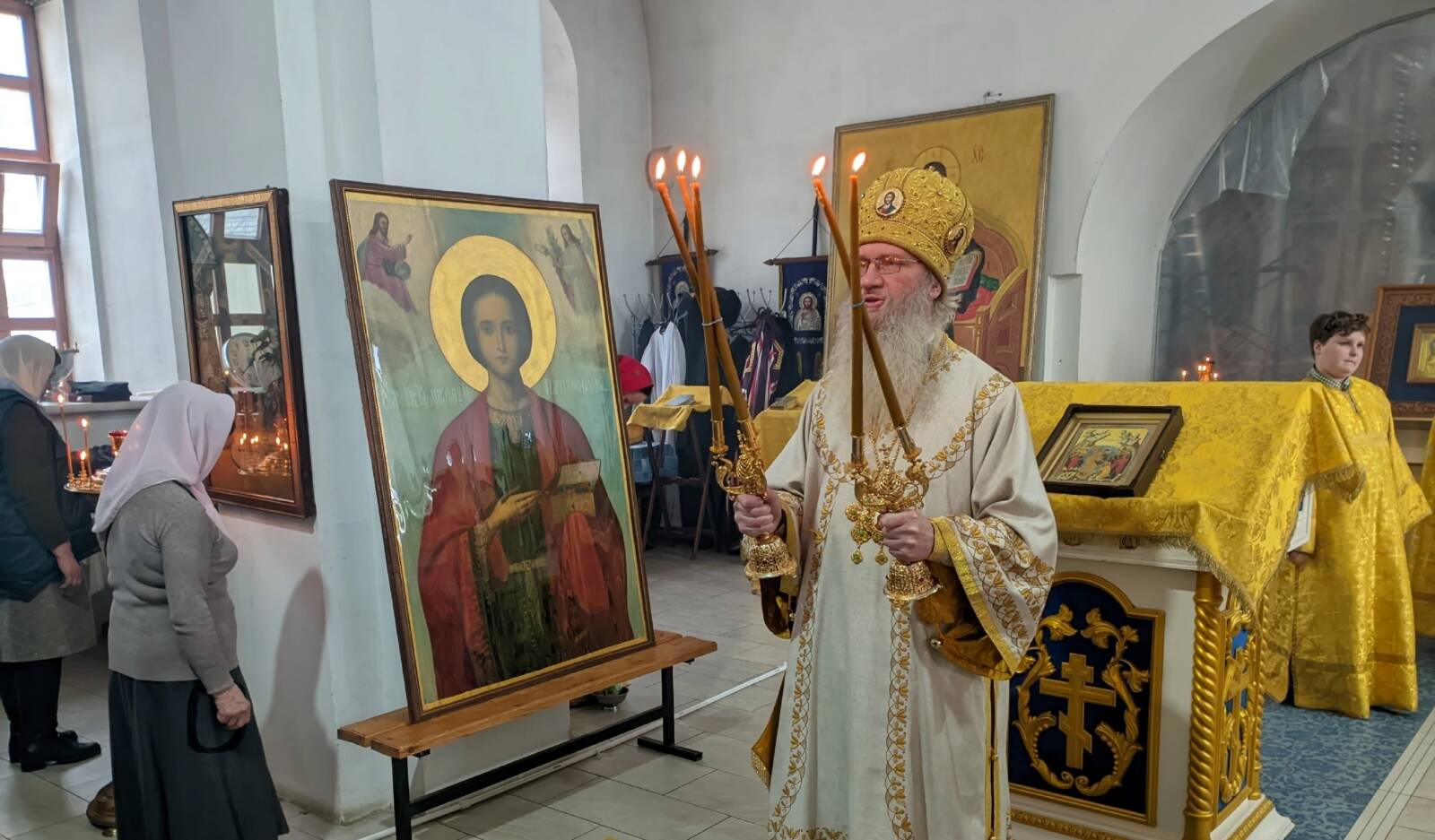 Божественная литургия в Покровском кафедральном соборе г. Урюпинска.
