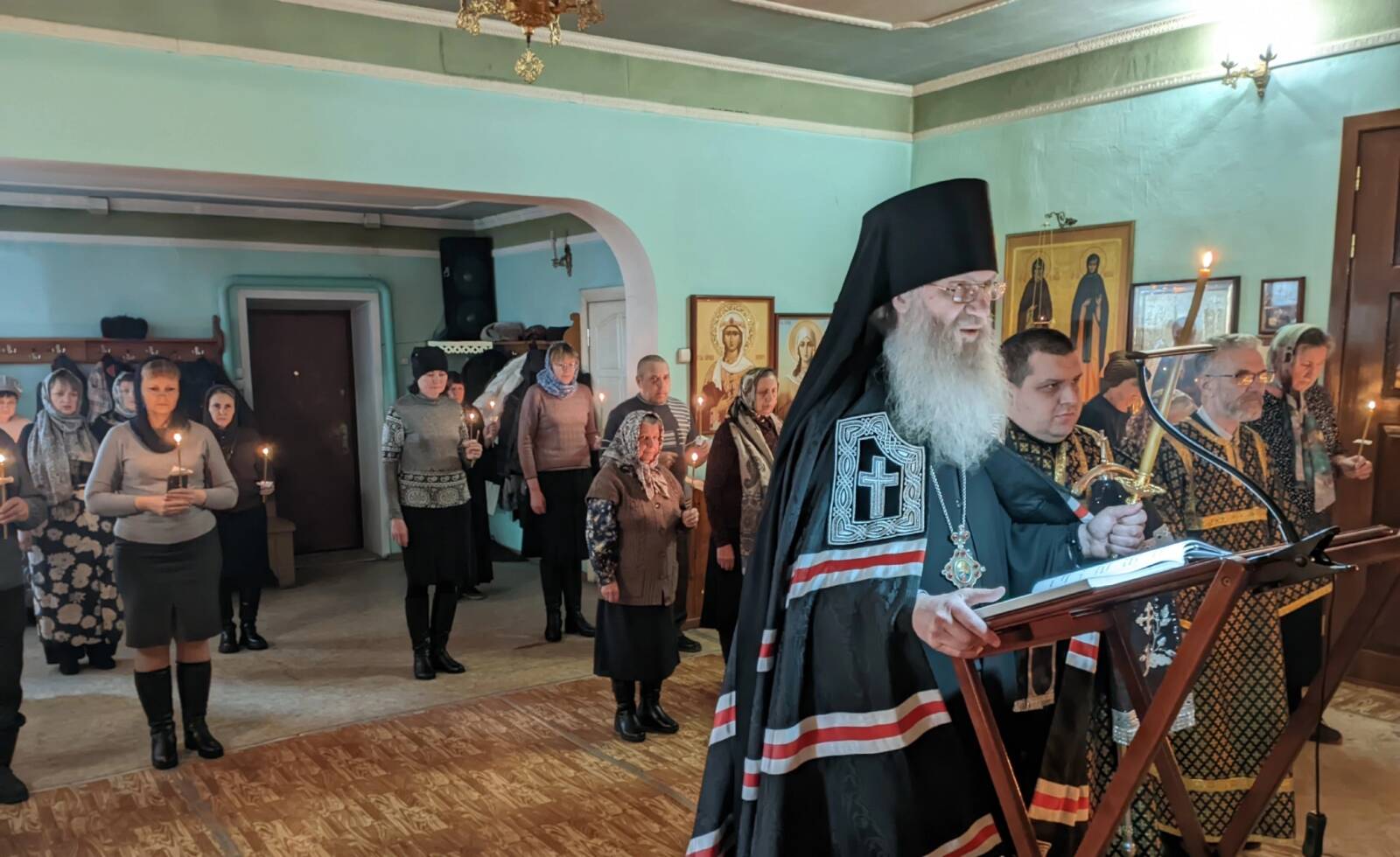 В среду первой седмицы Великого поста епископ Елисей совершил Великое повечерие с чтением Великого покаянного канона прп. Андрея Критского в храме преподобного Сергия игумена Радонежского г. Урюпинска.
