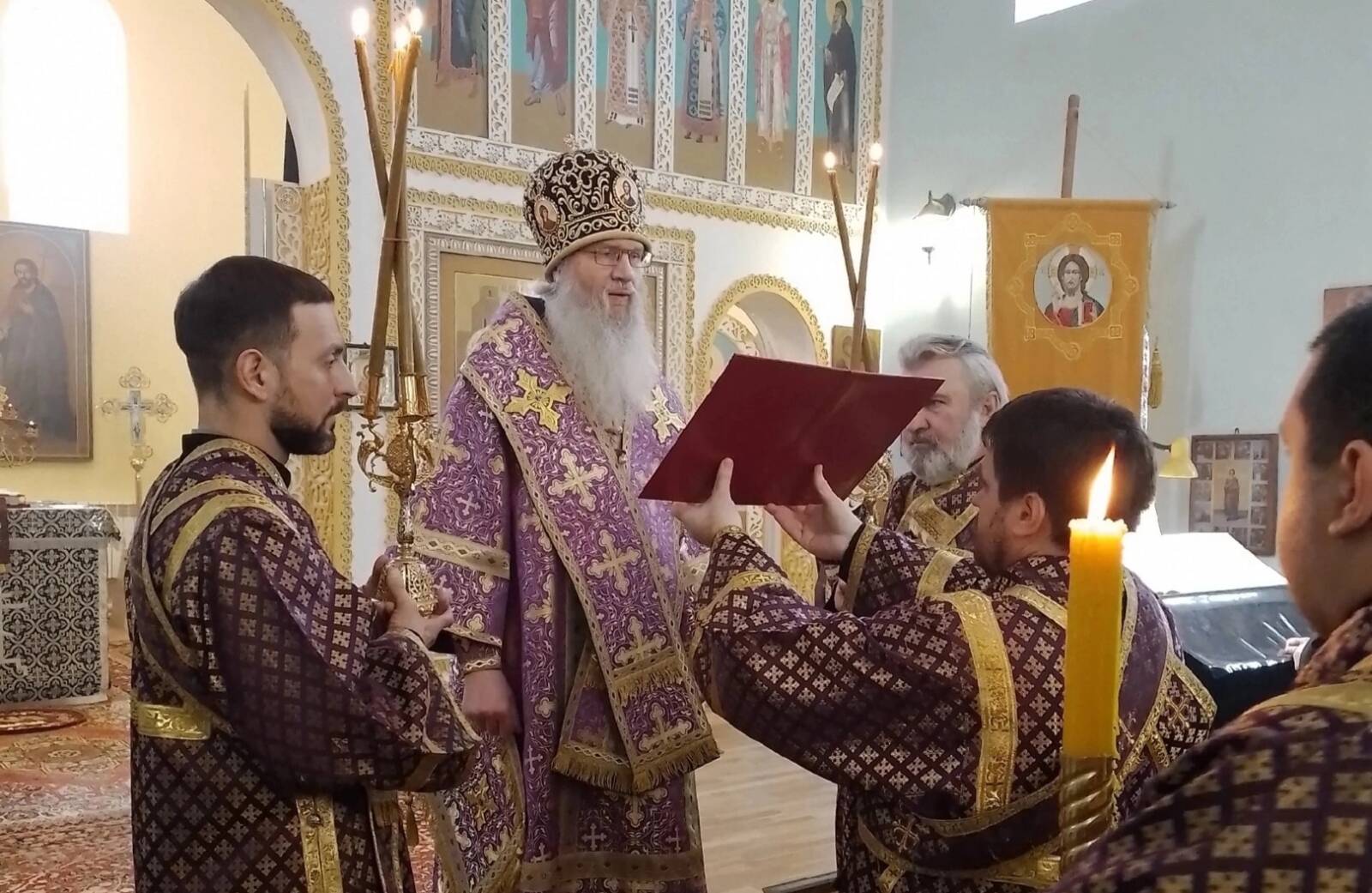 Божественная литургия в Свято-Троицком Каменно-Бродском Белогорском мужском монастыре с. Каменный брод, Ольховского р-на.