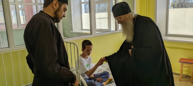 В день Светлого Христова Воскресения епископ Елисей посетил ГБУЗ Урюпинская ЦРБ имени В.Ф. Жогова