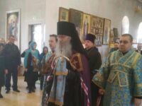 Божественная литургию в храме Святой Троицы в р.п. Красный Яр, Жирновского района