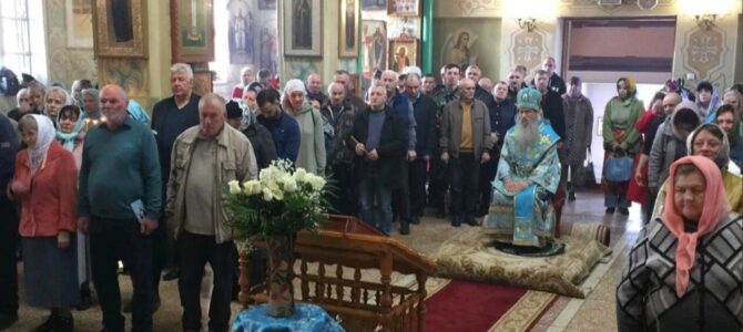Вечерня в соединении с Божественной Литургией свт. Иоанна Златоуста в храме свт. Николая архиепископа Мир Ликийских чудотворца в г. Михайловке.