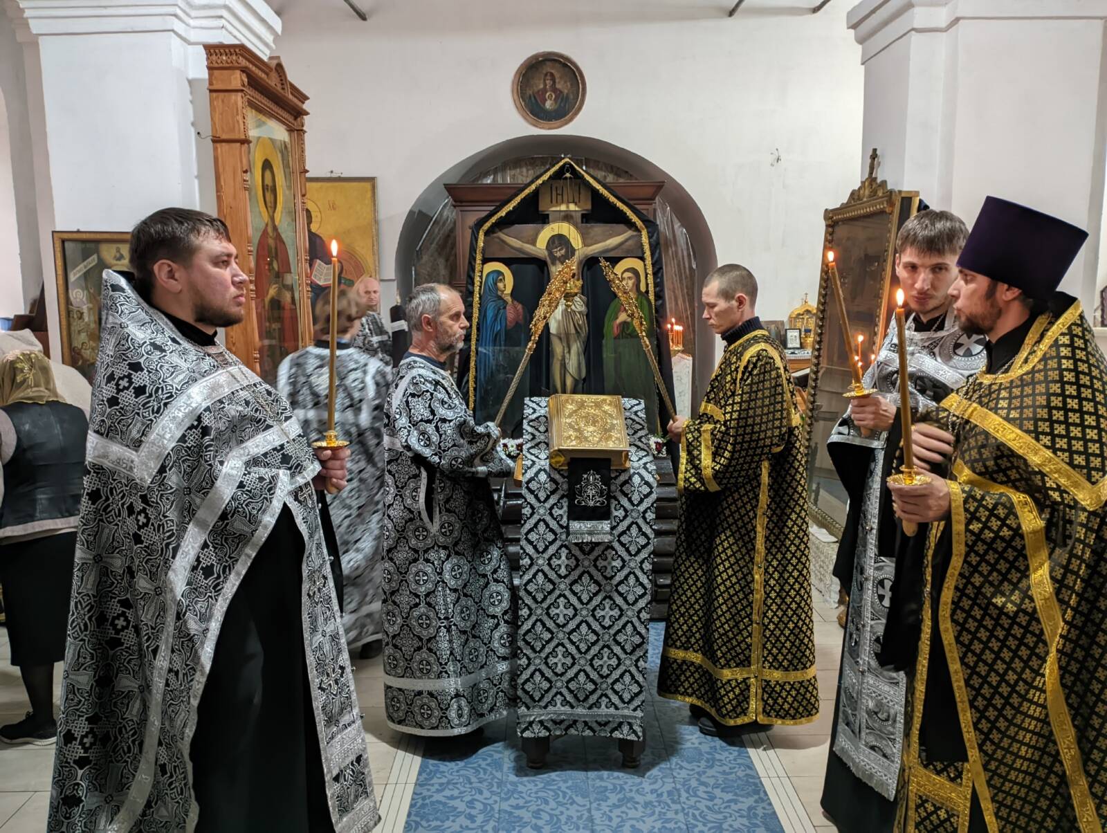 Уставное богослужение Великой Пятницы (Царские часы — 1,3,6,9 час и Изобразительные).