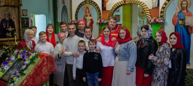 В храме преподобного Сергия Радонежского прошло торжественное Пасхальное богослужение.