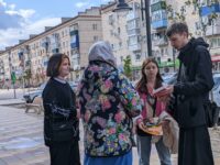 В дни празднования Светлого Христова Воскресения в Урюпинске прошла духовно-просветительская акция «Священное писание в каждый дом.»