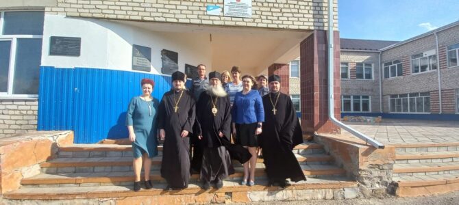 Епископ Урюпинский и Новоаннинский Елисей посетил МКОУ Березовскою кадетскую (казачью) среднею школу – интернат Даниловского района