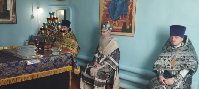 Литургия Преждеосвященных Даров в храме Святой Троицы в ст. Кумылженской